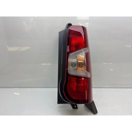 Feu arriere principal droit (feux) TOYOTA PROACE 3 CITY Photo n°1