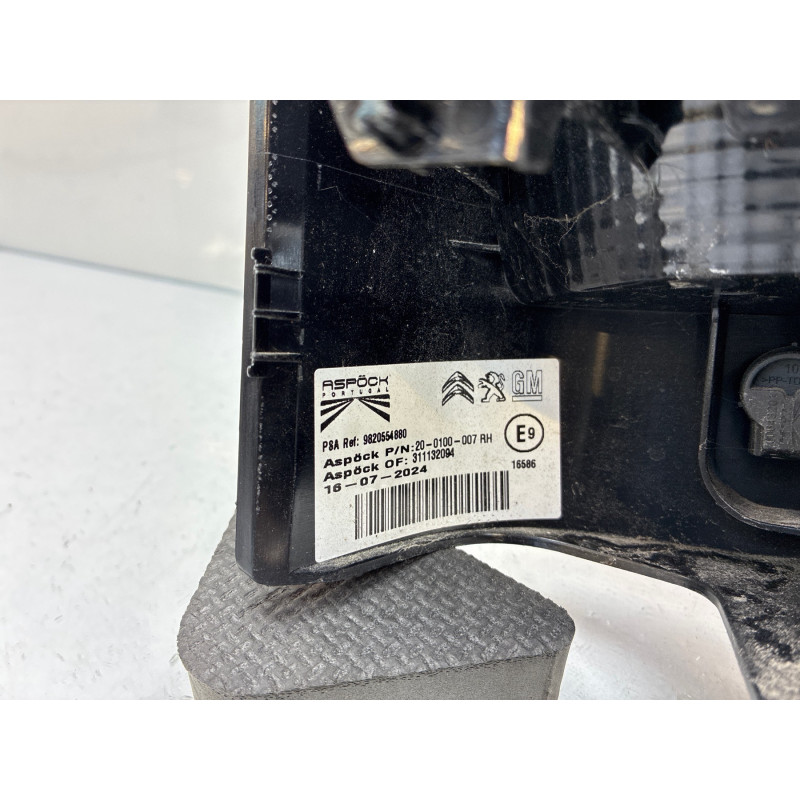 Feu arriere principal droit (feux) TOYOTA PROACE 3 CITY Photo n°4