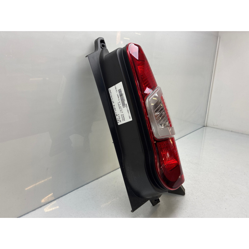 Feu arriere principal droit (feux) TOYOTA PROACE 3 CITY Photo n°6