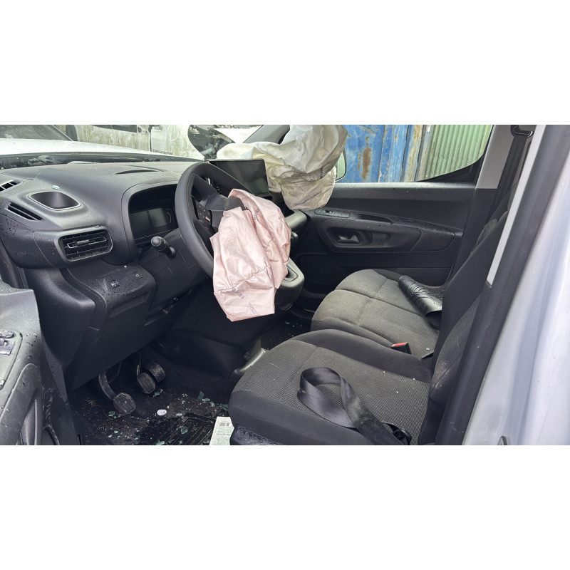 Arret de porte avant gauche TOYOTA PROACE 3 CITY Photo n°12
