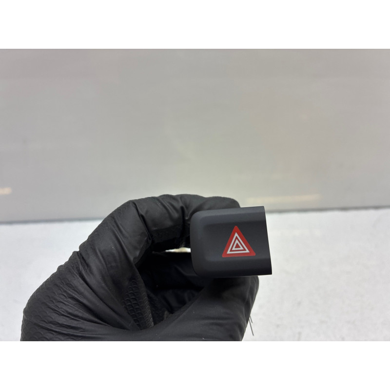 Bouton de warning TOYOTA PROACE 3 CITY Photo n°1