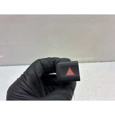Bouton de warning TOYOTA PROACE 3 CITY Photo n°1