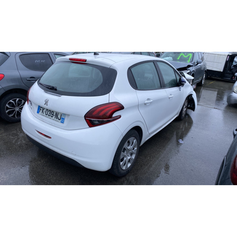 Boitier filtre a air PEUGEOT 208 1 Photo n°9