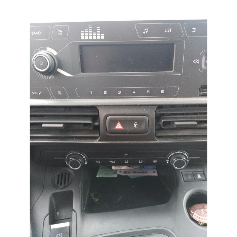 Leve vitre electrique avant gauche CITROEN BERLINGO 3 M Photo n°17