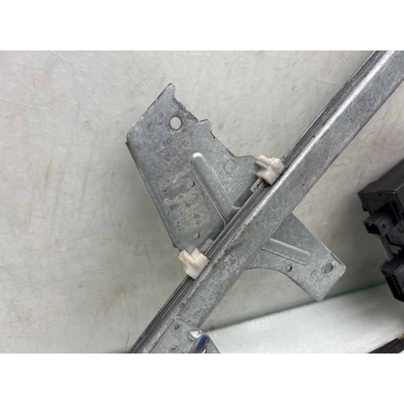Leve vitre electrique avant gauche PEUGEOT 307 Photo n°4
