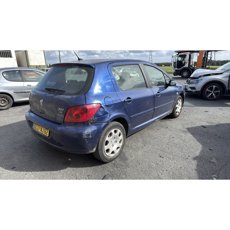 Attache ceinture avant gauche PEUGEOT 307 Photo n°6