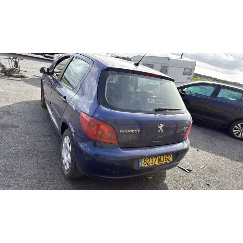 Attache ceinture avant gauche PEUGEOT 307 Photo n°8