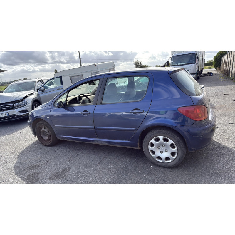 Attache ceinture avant gauche PEUGEOT 307 Photo n°9
