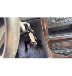 Attache ceinture avant gauche PEUGEOT 307