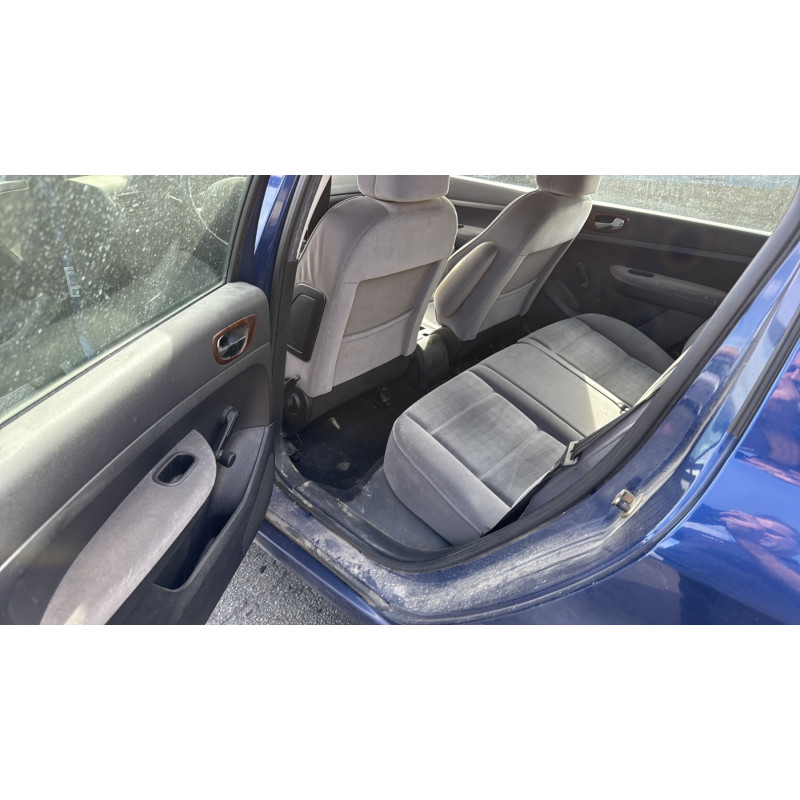 Attache ceinture avant gauche PEUGEOT 307 Photo n°17