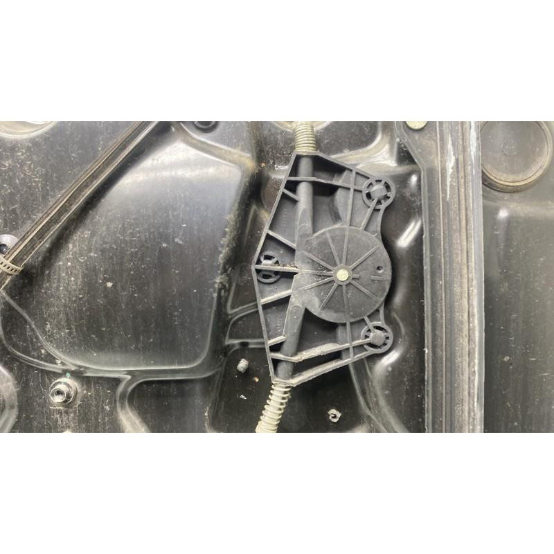 Leve vitre electrique avant droit VOLKSWAGEN NEW BEETLE 1 Photo n°8