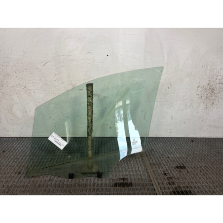 Vitre avant droit PEUGEOT 208 1