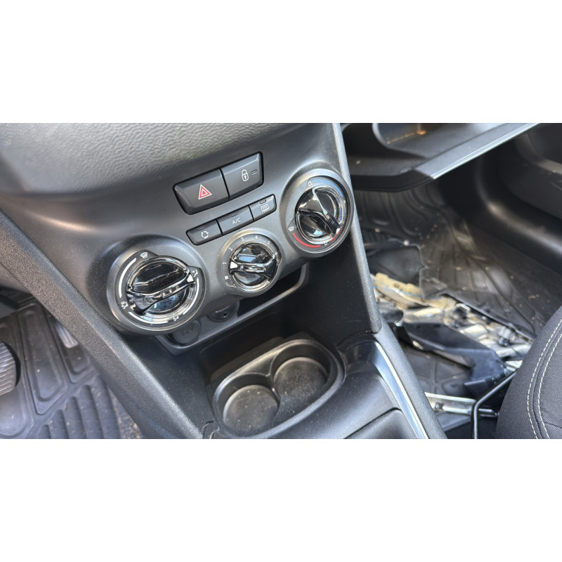 Vitre avant droit PEUGEOT 208 1 Photo n°20