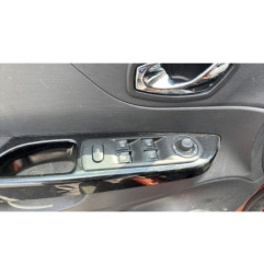Poignee porte avant gauche RENAULT CAPTUR 1