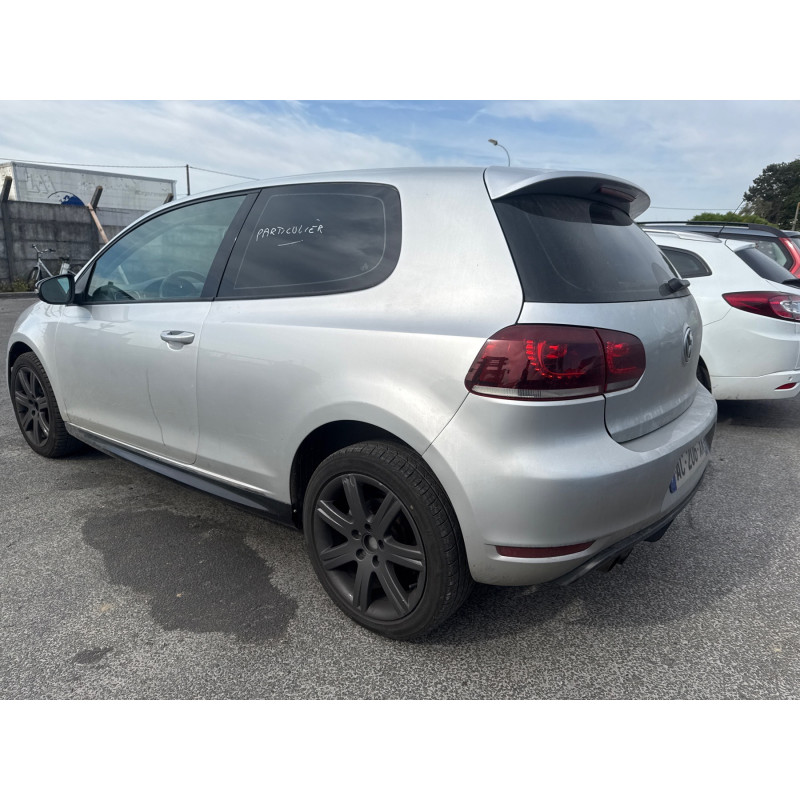 VOLKSWAGEN GOLF 6 2.0 TDI - 16V TURBO Photo n°15