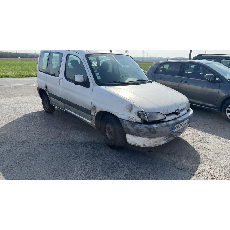 Vitre arriere gauche PEUGEOT PARTNER 1 Photo n°3