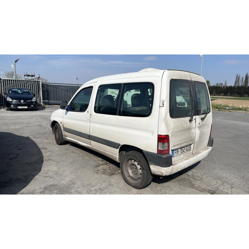 Vitre arriere gauche PEUGEOT PARTNER 1 Photo n°4