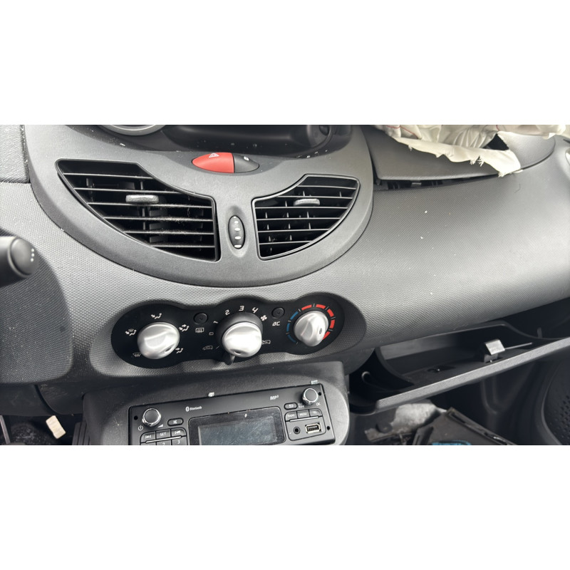 RENAULT TWINGO 2 PHASE 2 1.2i - 16V Photo n°16
