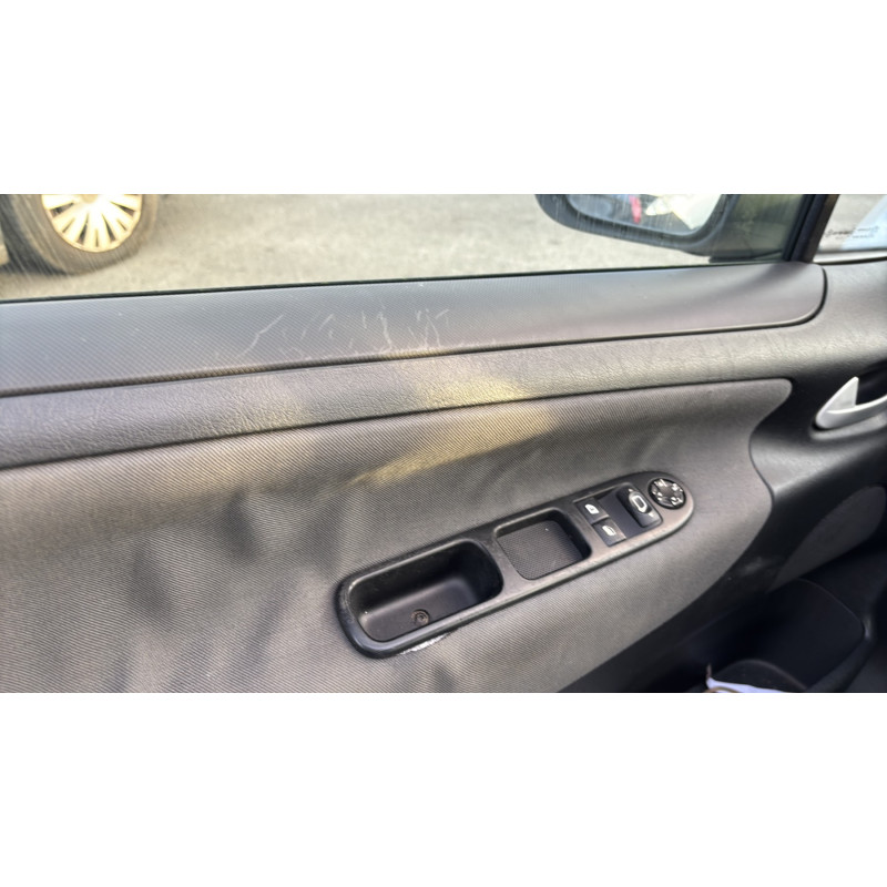 Malle/Hayon arriere PEUGEOT 207 Photo n°15