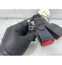 Attache ceinture arriere droit RENAULT CLIO 4 Photo n°1