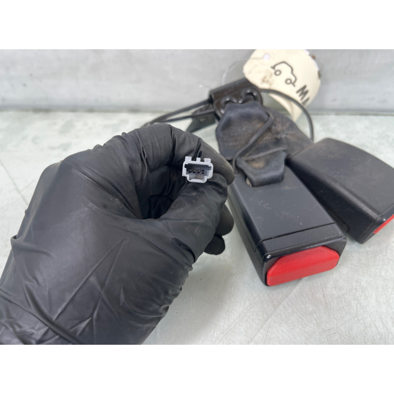 Attache ceinture arriere droit RENAULT CLIO 4 Photo n°1
