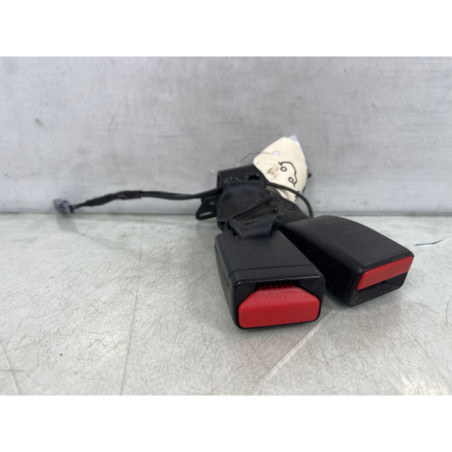 Attache ceinture arriere droit RENAULT CLIO 4