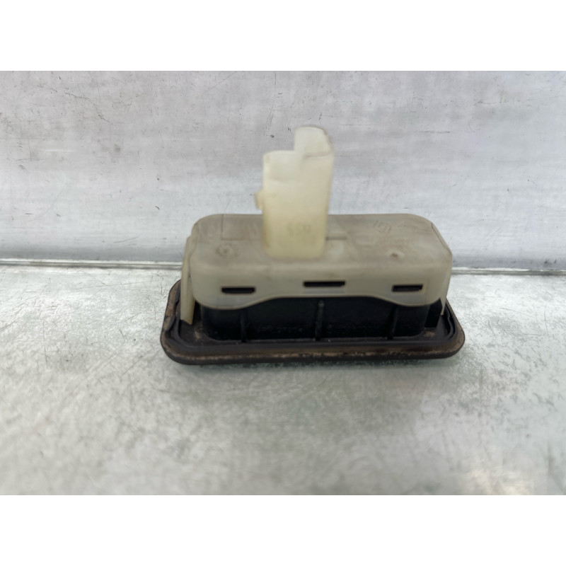 Bouton de coffre RENAULT CLIO 4 Photo n°3