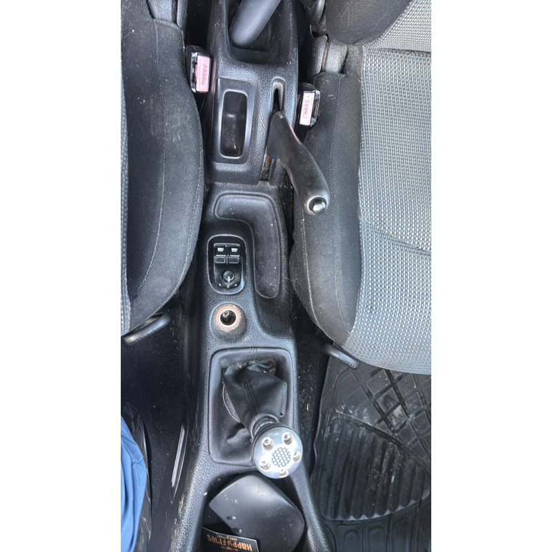 Vitre arriere gauche PEUGEOT 206 Photo n°19