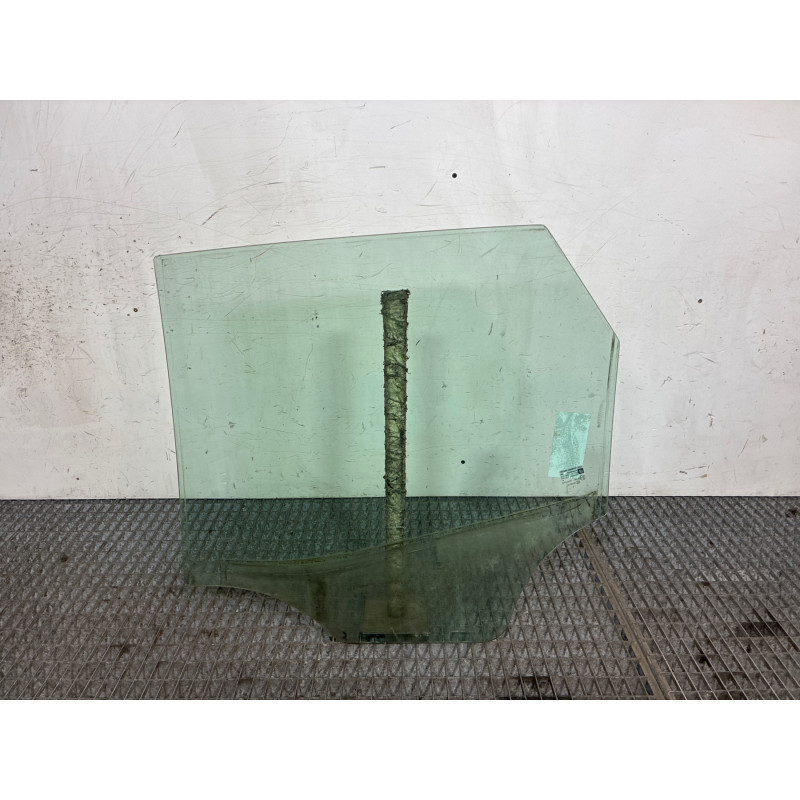 Vitre arriere droit OPEL MERIVA B Photo n°2