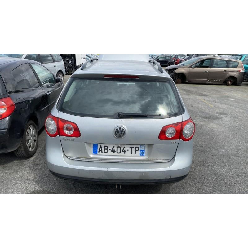 Feu arriere secondaire droit (feux) VOLKSWAGEN PASSAT 5 Photo n°11
