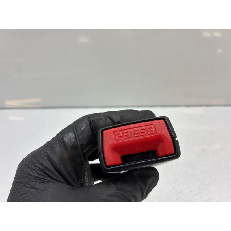 Attache ceinture arriere droit RENAULT TWINGO 2 Photo n°4