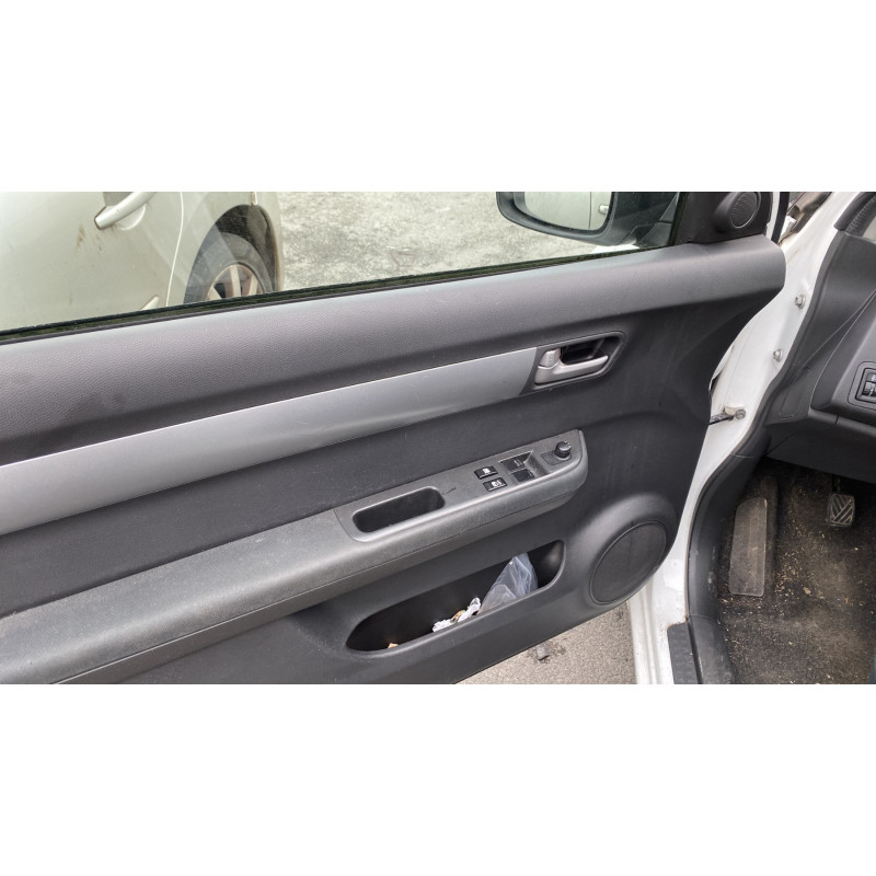 Bouton de warning SUZUKI SWIFT 3 Photo n°12