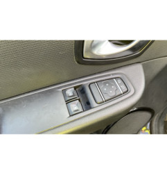 Poignee porte avant droit RENAULT CLIO 4