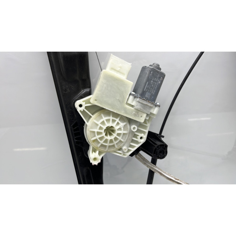 Leve vitre electrique avant gauche PEUGEOT 308 2 SW Photo n°3