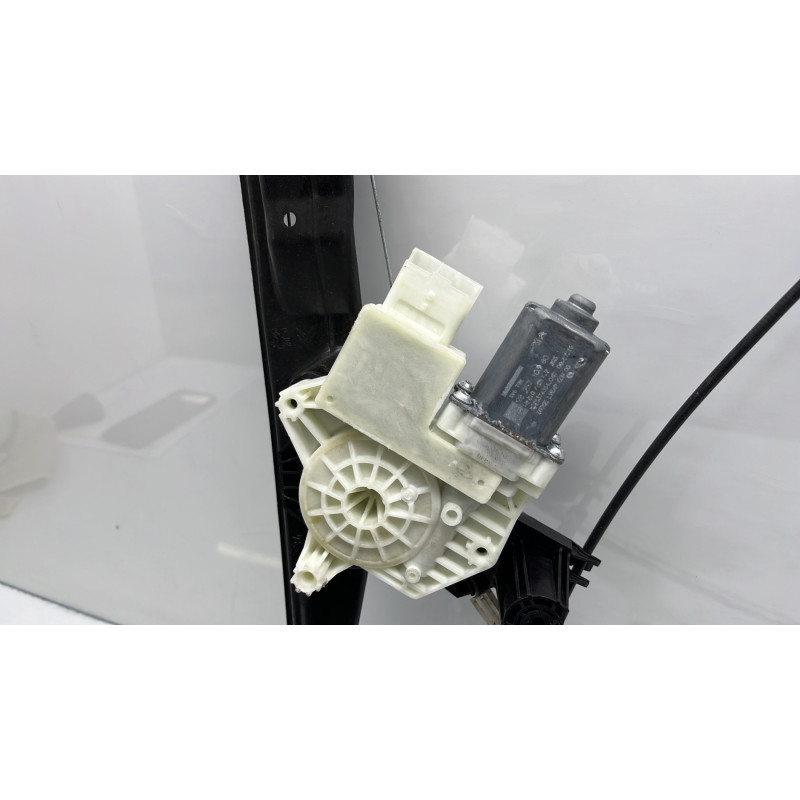 Leve vitre electrique avant gauche PEUGEOT 308 2 SW Photo n°8