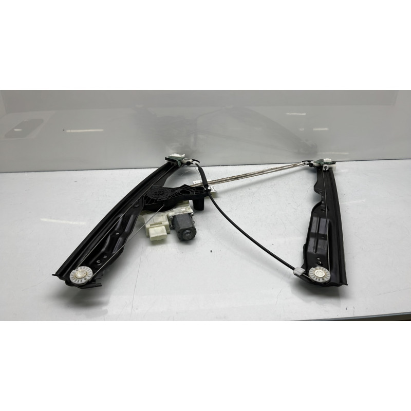 Leve vitre electrique avant gauche PEUGEOT 308 2 SW Photo n°10