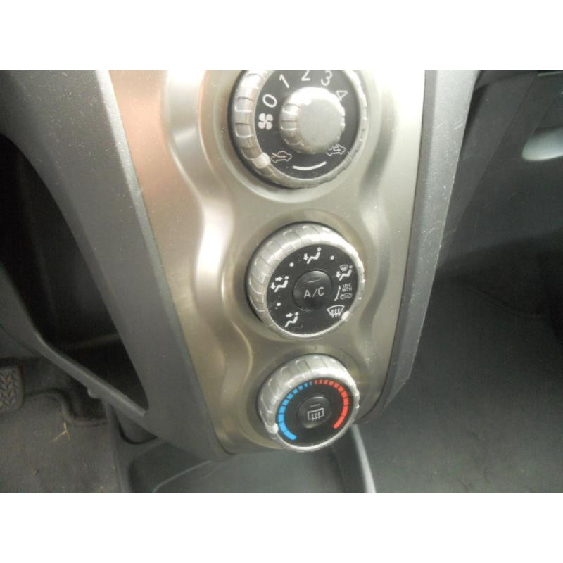Moteur essuie glace arriere TOYOTA YARIS 2 Photo n°9