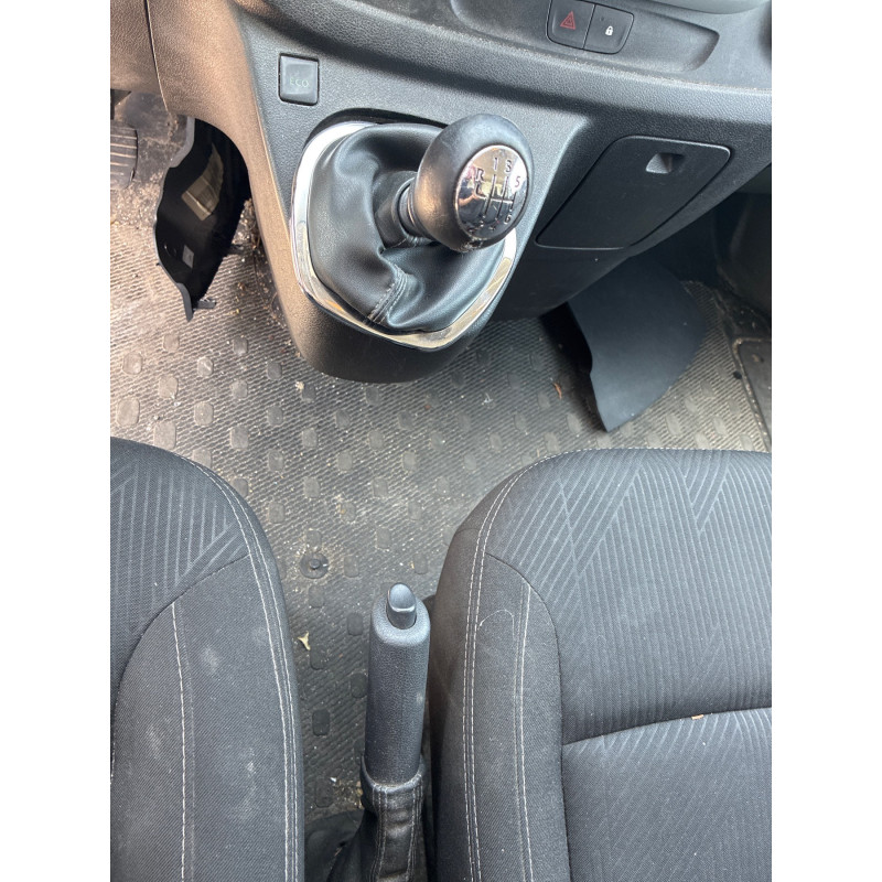 RENAULT TRAFIC 3 COURT PHASE 1 1.6 DCI - 16V TURBO Photo n°17
