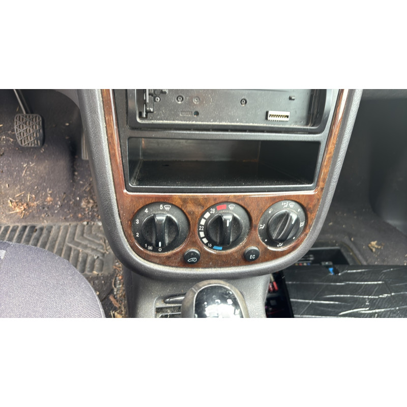 Porte avant gauche MERCEDES CLASSE A 168 Photo n°18