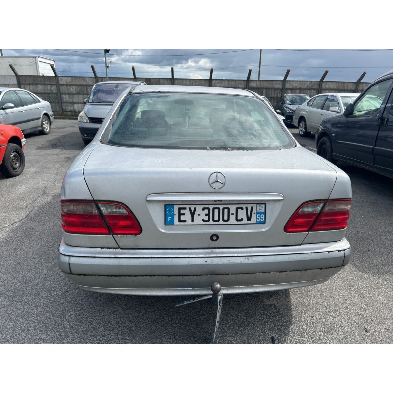Anti brouillard gauche (feux) MERCEDES CLASSE E 210 Photo n°8