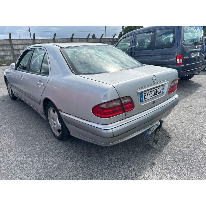 Anti brouillard gauche (feux) MERCEDES CLASSE E 210 Photo n°12