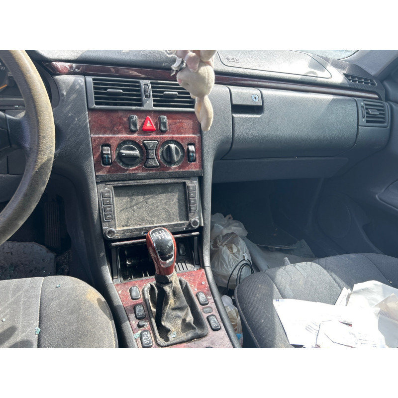 Anti brouillard gauche (feux) MERCEDES CLASSE E 210 Photo n°18