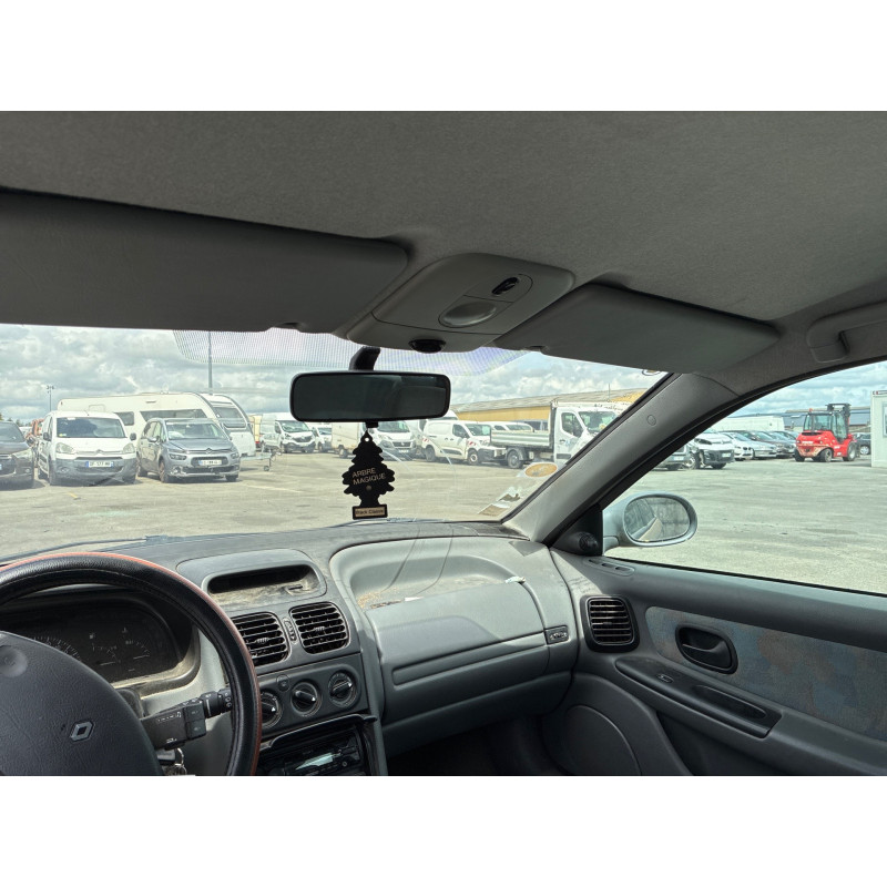 Capot RENAULT LAGUNA 1 Photo n°15