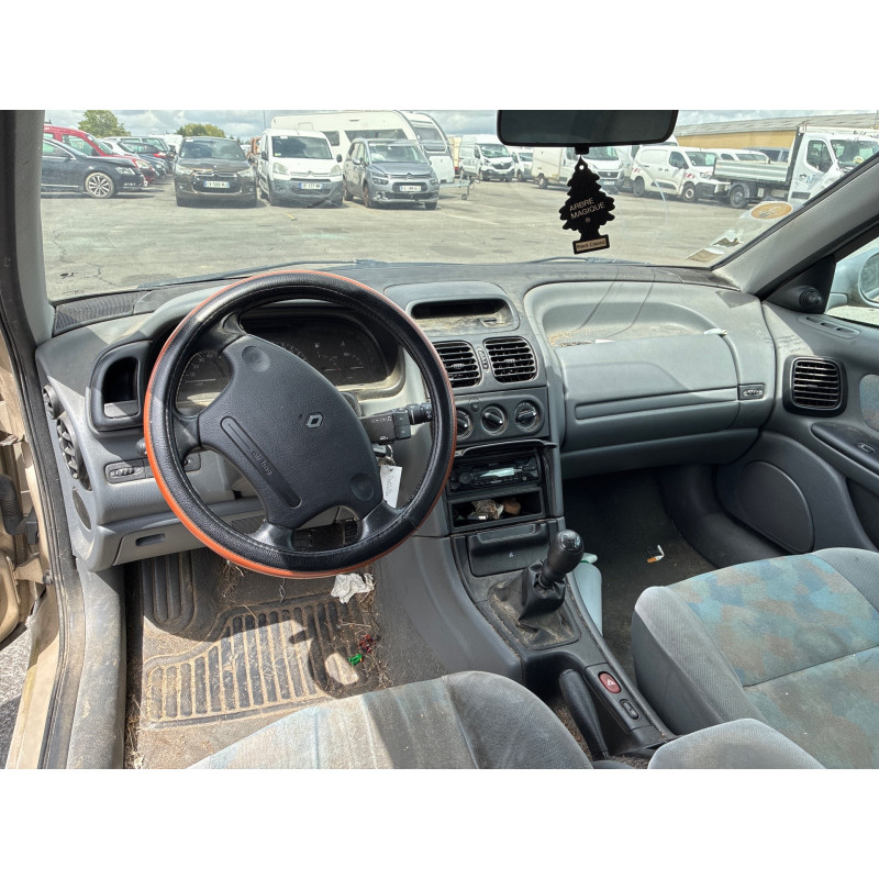 Capot RENAULT LAGUNA 1 Photo n°19