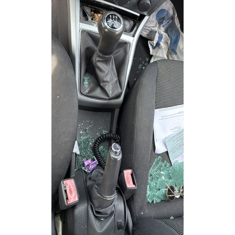 Pretensionneur de ceinture avant droit OPEL ASTRA H Photo n°20