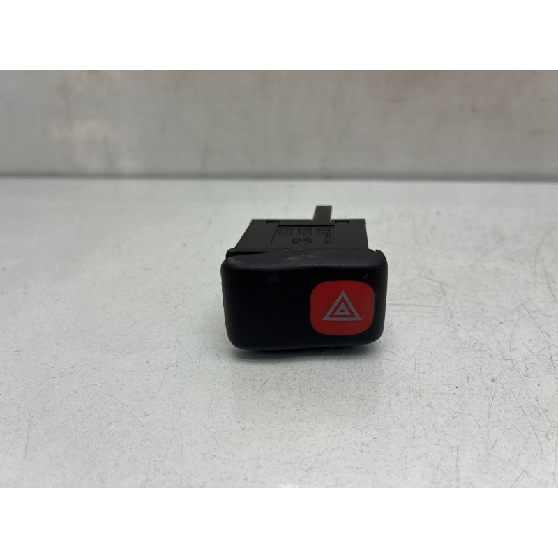 Bouton de warning VOLKSWAGEN POLO 3 Photo n°2