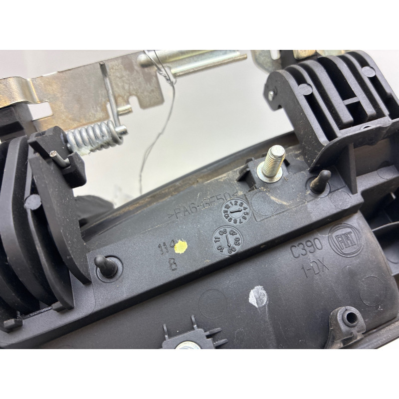 Poignee porte avant droit FIAT GRANDE PUNTO Photo n°1