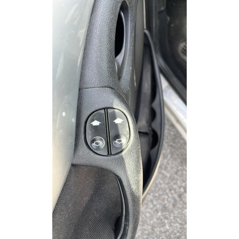 Vitre avant droit FORD KA 1 Photo n°10