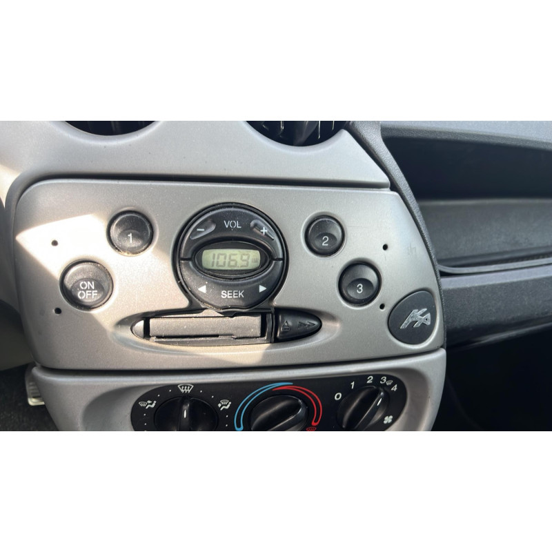 Vitre avant droit FORD KA 1 Photo n°13