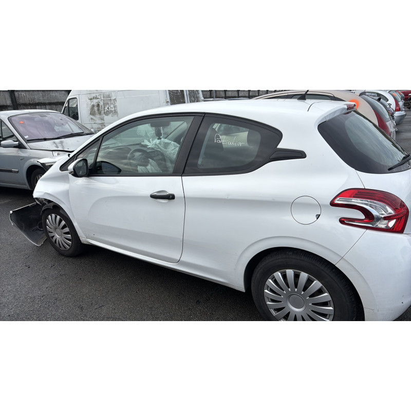 Malle/Hayon arriere PEUGEOT 208 1 Photo n°17